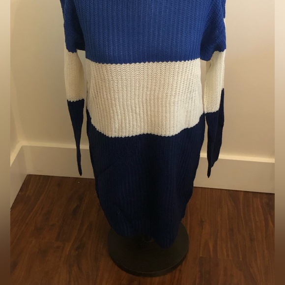 Blue Color Block Sweater - Picture 2 of 9